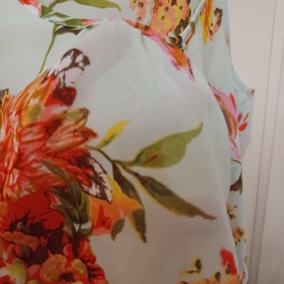 NWT Speed Limit MPH sheer Floral Tank Top sz S - Picture 2 of 4